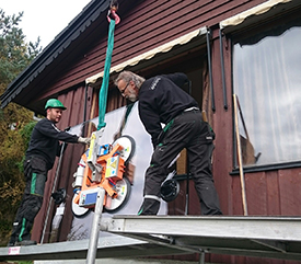 vinduet settes på plass